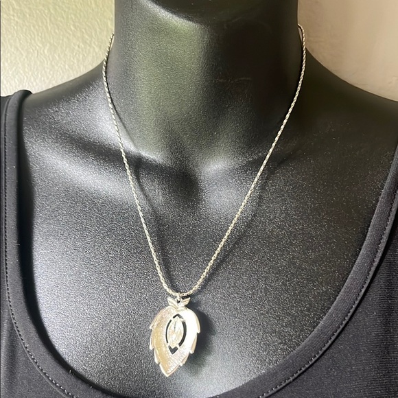 Silver Leaf Necklaces and clip-on earrings Set- Vintage Sarah Coventry - Picture 9 of 11